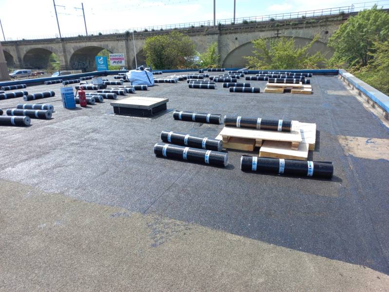 Réfection de la toiture de la clinique vétérinaire : étanchéité et isolation renforcées à Arles