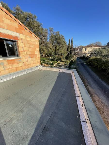 Réalisation neuve d’une villa individuelle autour de Montpellier : étanchéité autoprotégée et isolation performante