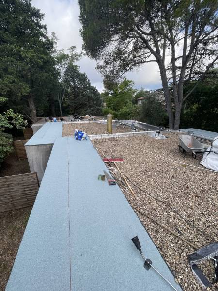 Réfection et entretien de la toiture d’une habitation à Nîmes : étanchéité, isolation et confort thermique