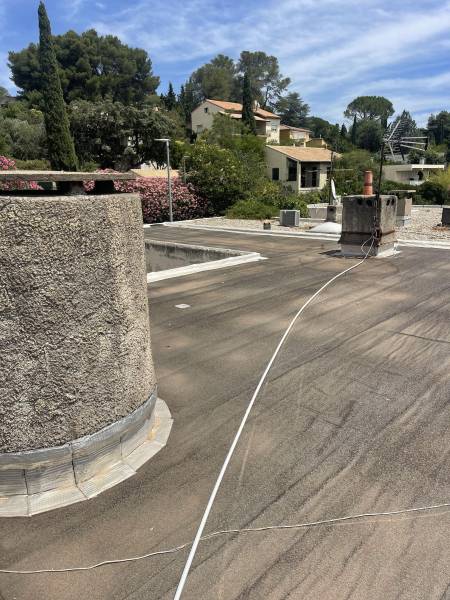 Réfection et isolation d’une toiture à Nîmes avec rehausse des acrotères