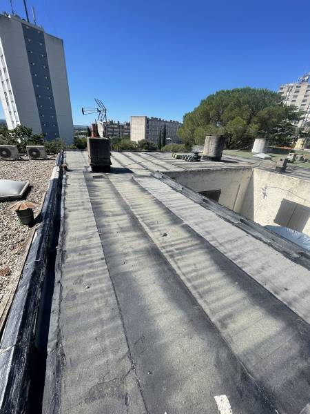 Réfection et isolation d’une toiture à Nîmes avec rehausse des acrotères
