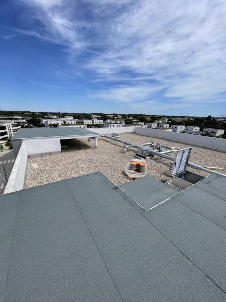 Réalisation d'un projet neuf de logements à Baillargues : étanchéité, isolation et pose de dalles sur plots