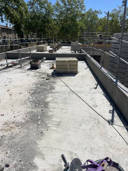 Création d’un restaurant scolaire à Saint-Génies-des-Mourgues : étanchéité, isolation, sécurité et cheminement toiture