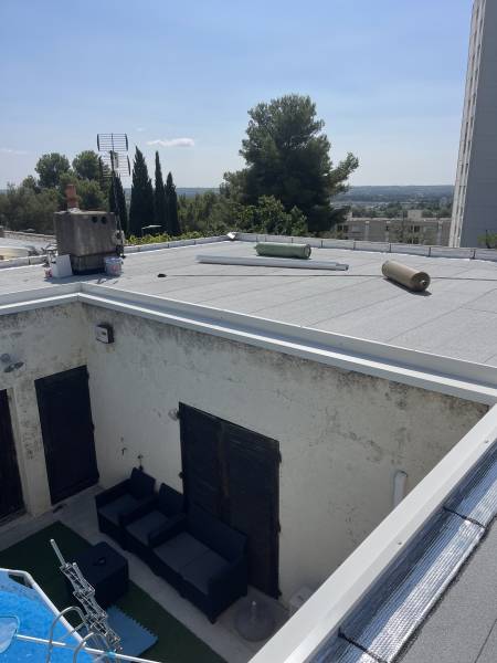 Réfection et isolation d’une toiture à Nîmes avec rehausse des acrotères