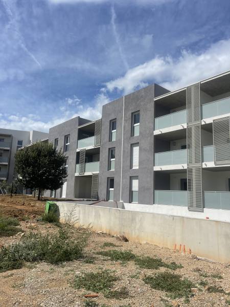 Réalisation d'un projet neuf de logements à Baillargues : étanchéité, isolation et pose de dalles sur plots