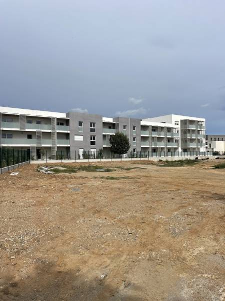 Réalisation d'un projet neuf de logements à Baillargues : étanchéité, isolation et pose de dalles sur plots