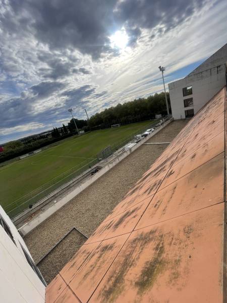 Réfection complète d'une toiture terrasse de 300m² au Stade mythique des Costières à Nîmes avec isolation aux normes actuelles