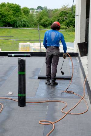 Notre zone d'activité pour ce service Réfection de toiture plate suite à tempête avec pose de rouleau bitume armé et pare vapeur intégré sur béton à